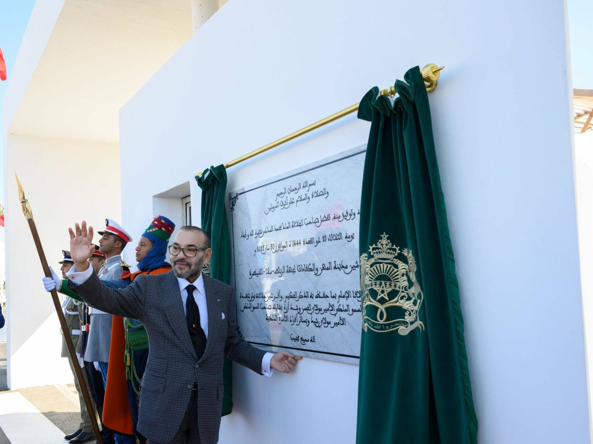 Foto: El rey de Marruecos, Mohamed VI, durante la inauguración. (Agencia de Prensa de Marruecos)