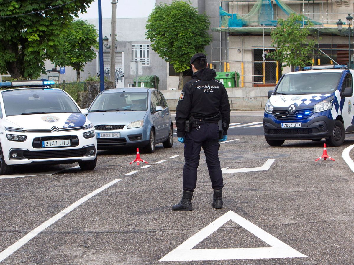 Foto: Controles de la Policía Local de Vigo (EFE/Salvador Sas)