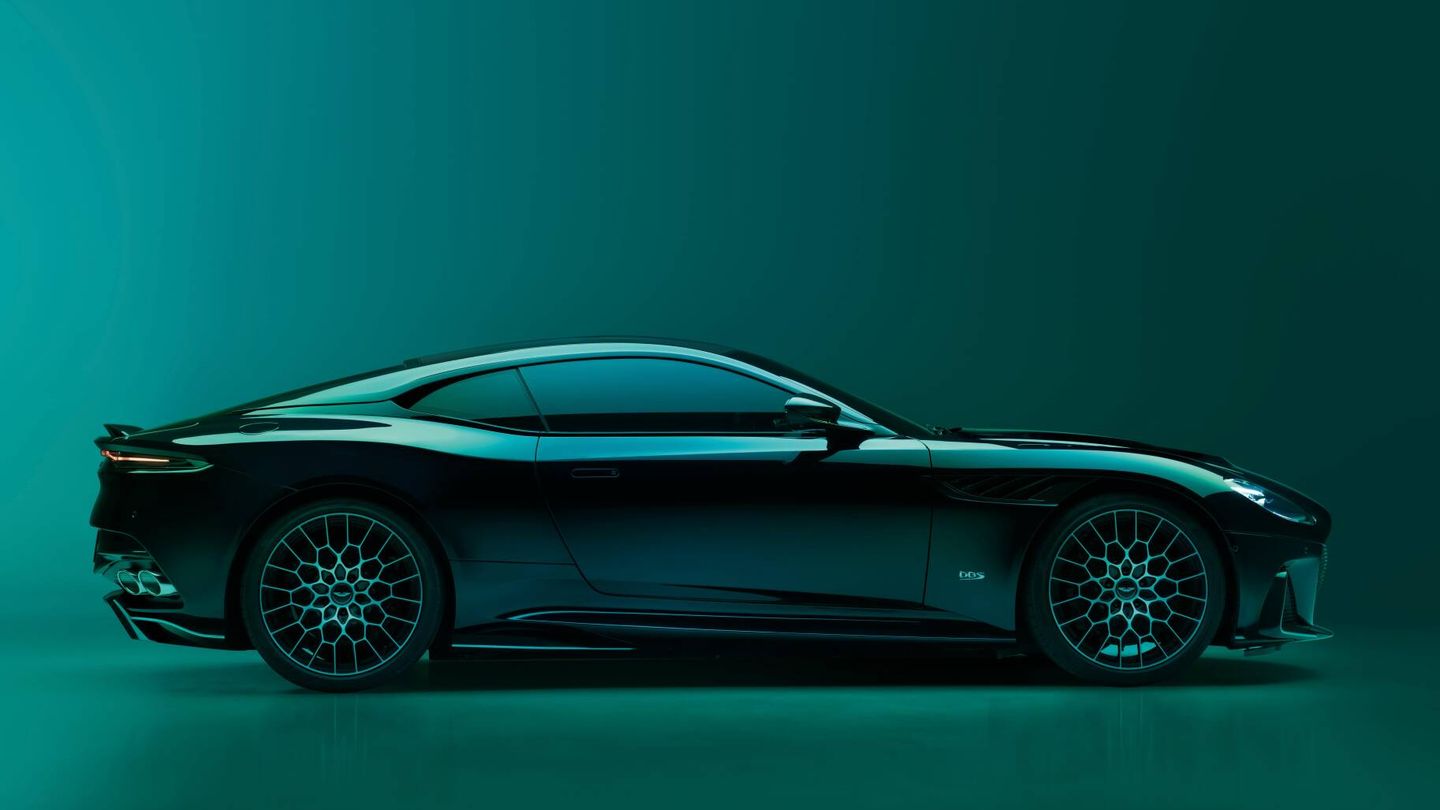 Sus exclusivas llantas de 21 pulgadas se inspiran en las del Aston Martin Victor.