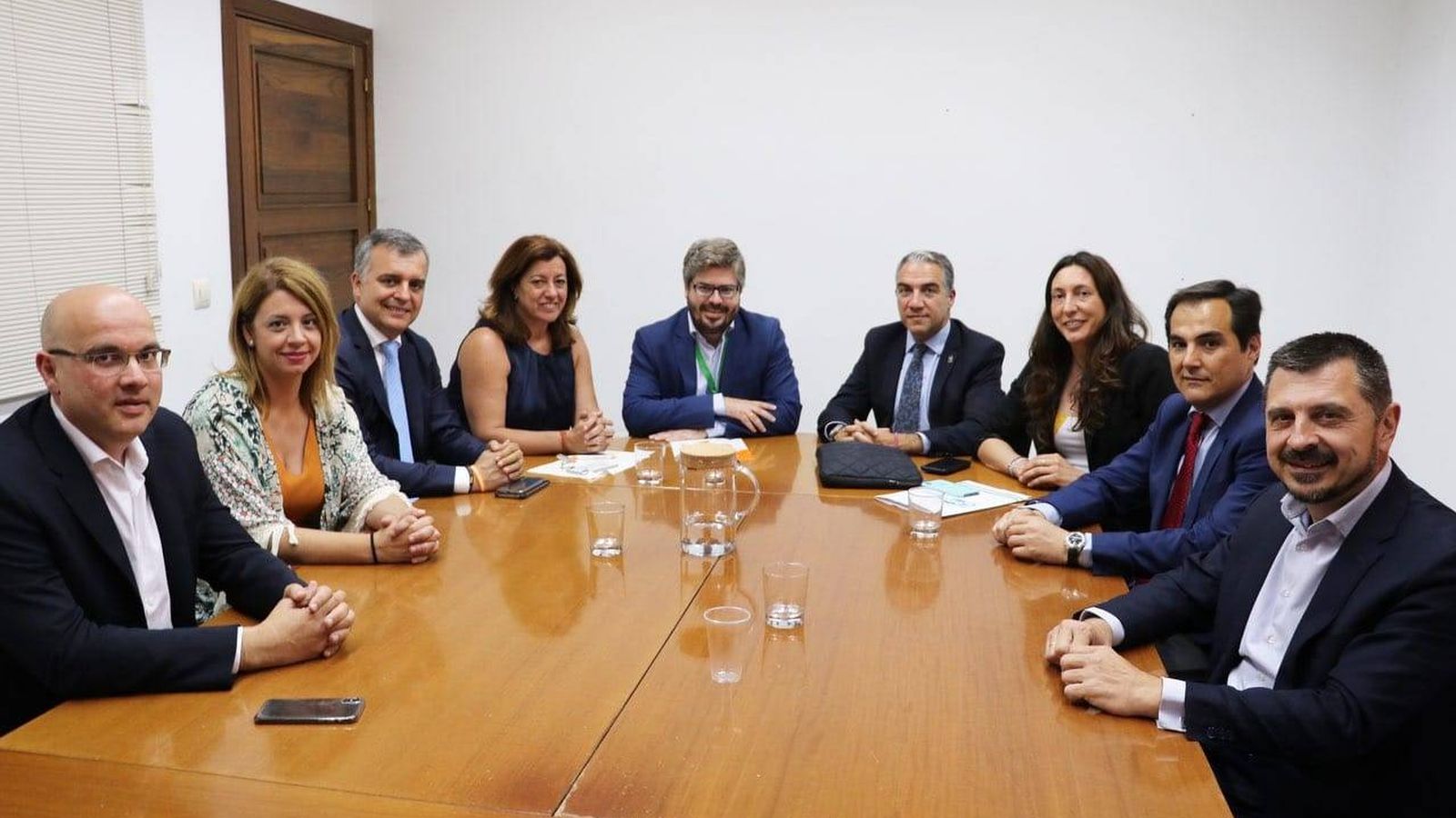 Foto: Reunión de la mesa de negociación de Ciudadanos y PP en Andalucía.