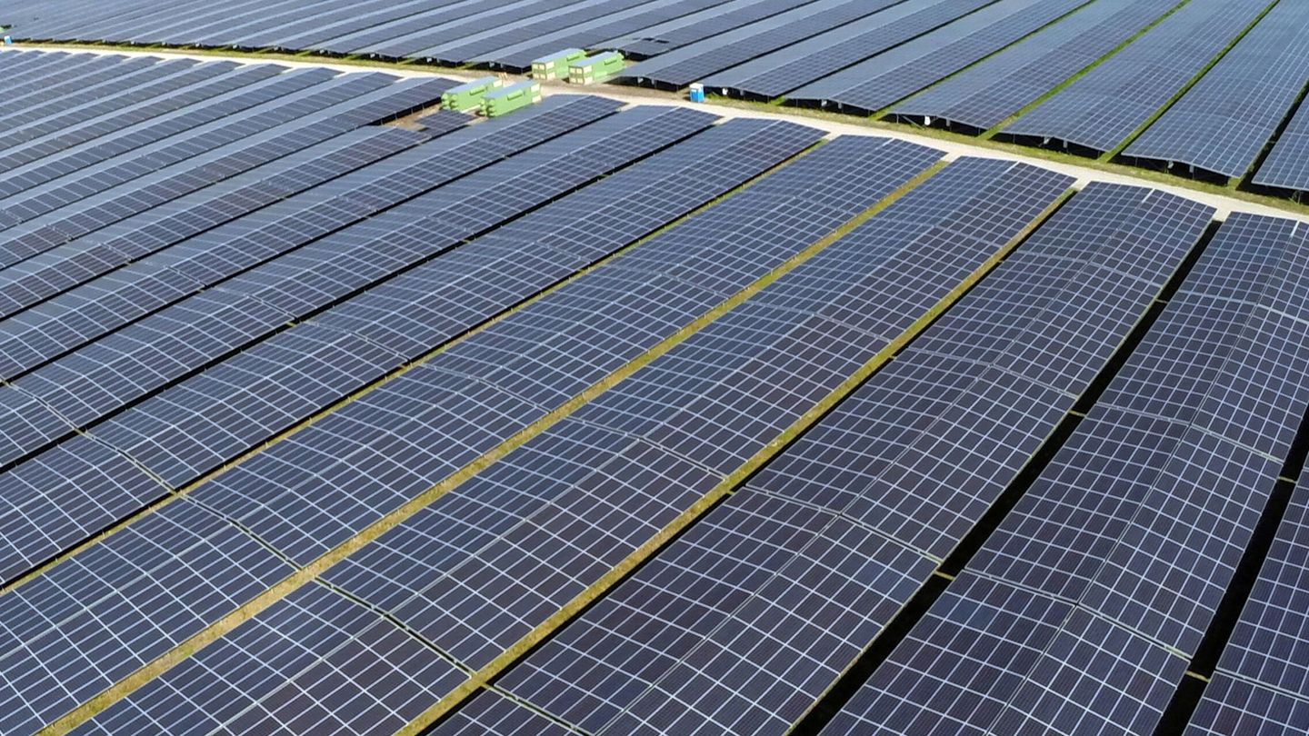 Foto de recurso de un parque fotovoltaico. (Reuters/Regis Duvignau)