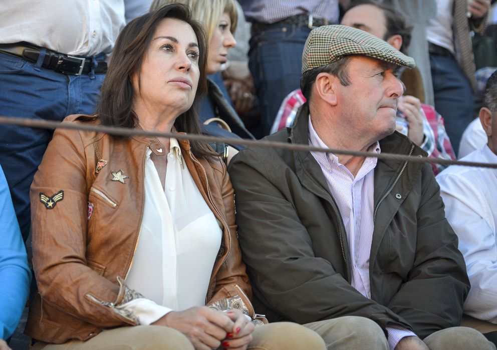 Foto: Carmen Martínez Bordiú y Luis Miguel Rodríguez durante la feria taurina de Olivenza (I.C.)