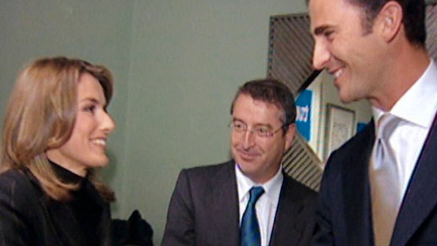 El rey Felipe VI y la reina Letizia coincidieron en público en 2003, cuando no se conocía su noviazgo. (Cortesía/RTVE)
