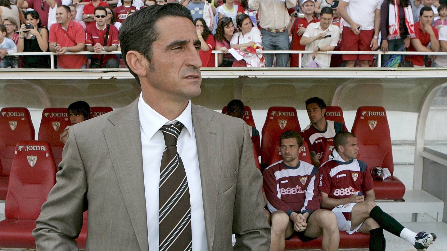 Manolo Jiménez, en su etapa como entrenador del Sevilla. (Efe)