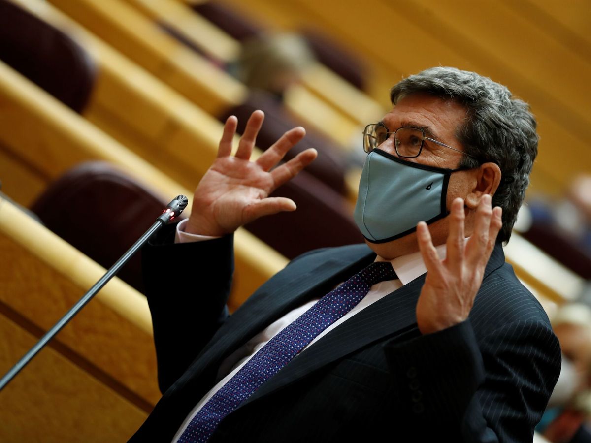 Foto: El ministro de Seguridad Social, José Luis Escrivá, en el pleno del Senado. (Javier Lizón/EFE)