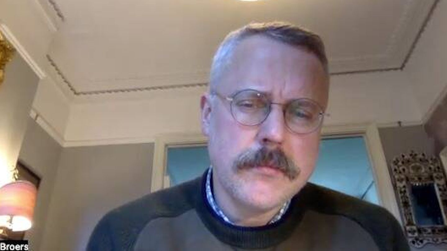 El historiador Laurence Broers, durante la entrevista por videollamada con El Confidencial.