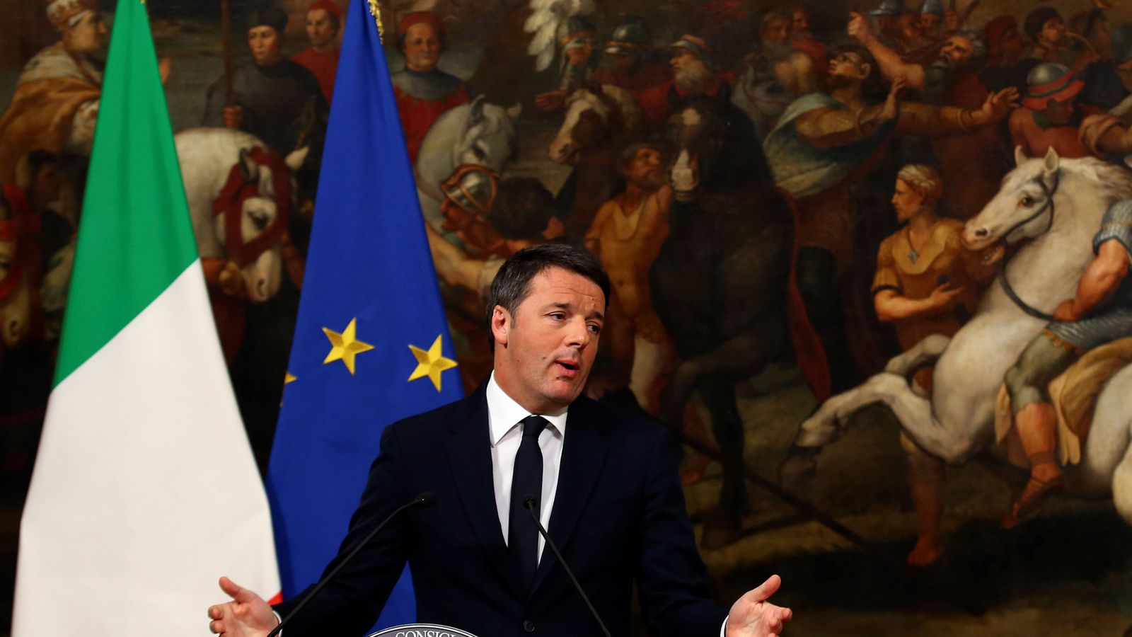 Foto: Matteo Renzi durante la rueda de prensa posterior al referéndum sobre la reforma constitucional. (Reuters)