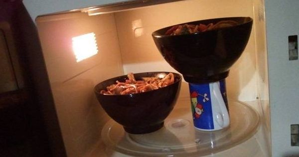 Foto: Se pueden meter dos platos a la vez en el microondas y todo este tiempo sin saberlo (Reddit)