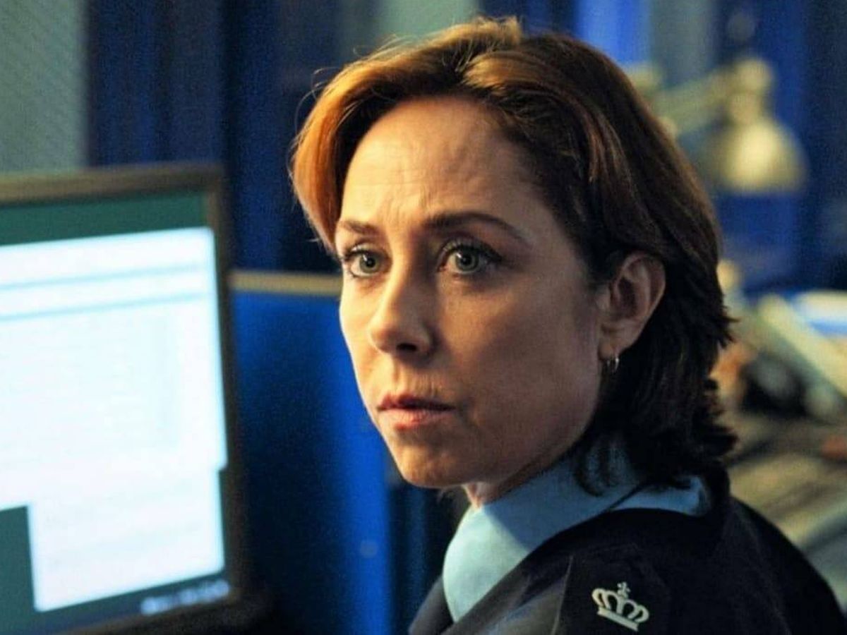 Foto: Imagen de una de las funcionarias protagonistas de la miniserie carcelaria 'Prisoner' (Filmin)