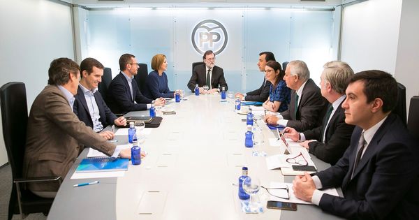 Foto: El presidente del Gobierno, Mariano Rajoy (c), preside una reunión del Comité de Dirección del PP. (EFE)