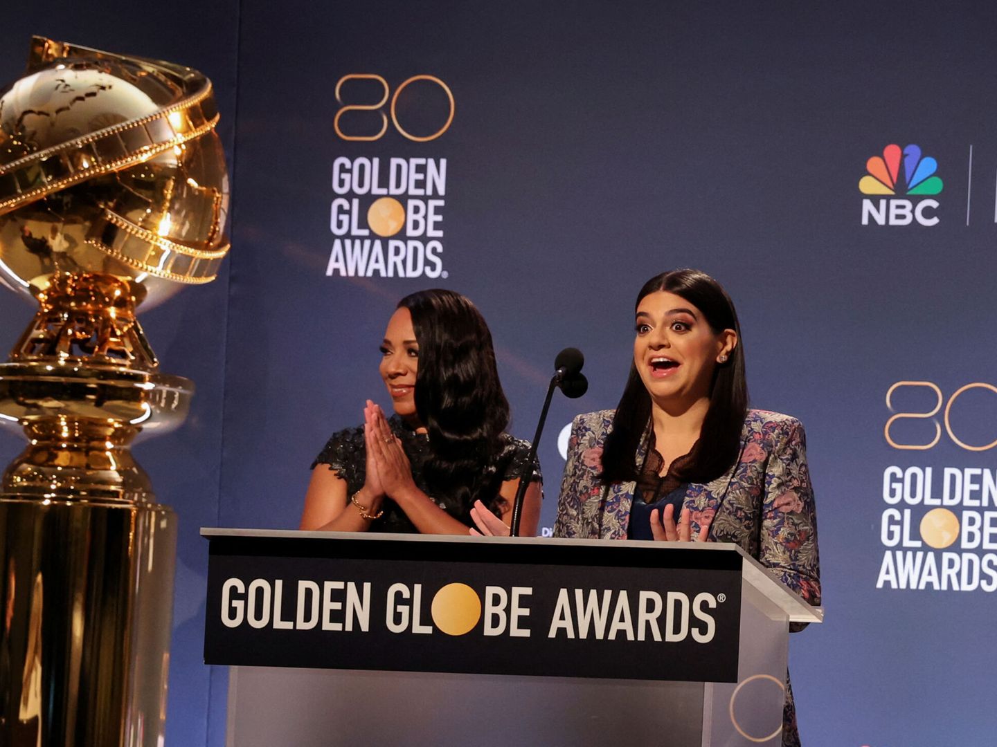 Mayan Lopez y Selenis Leyva en la lectura de los nominados a los Globos de Oro. (Reuters)