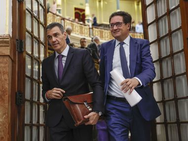 El Gobierno intenta una subida exprés del sueldo de los funcionarios el ...