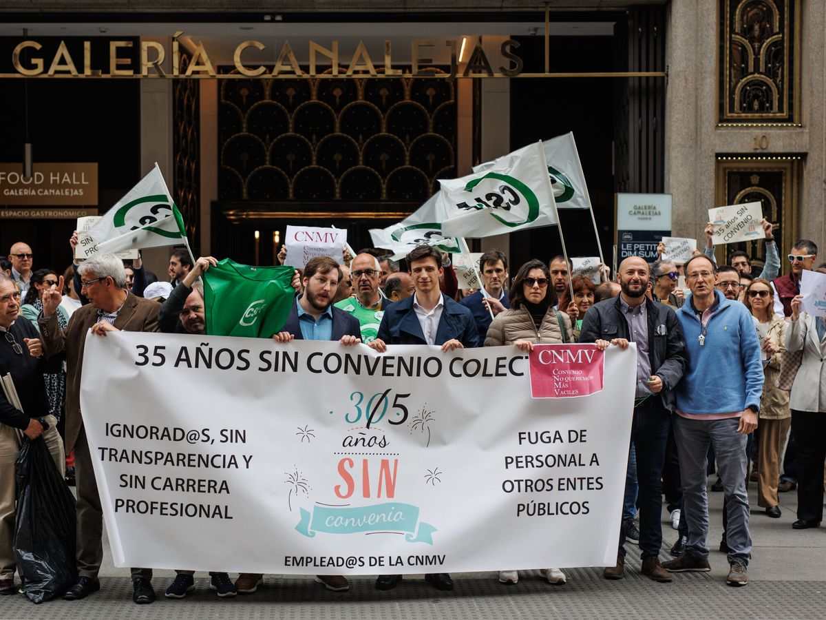 Foto: Manifestación de trabajadores de la CNMV y la Agencia Tributaria en Madrid. (EP)
