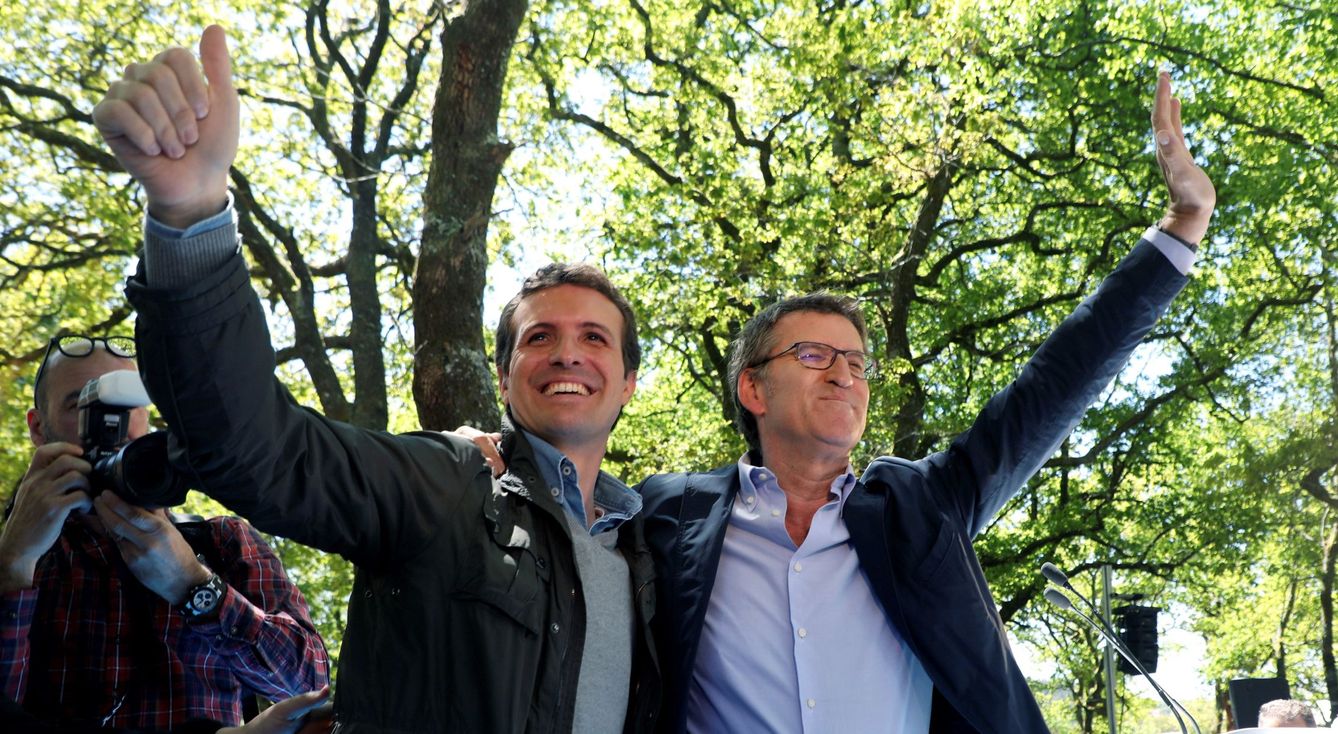 El líder del PP, Pablo Casado (i), y el presidente de la Xunta, Alberto Núñez Feijóo, este fin de semana. (EFE)
