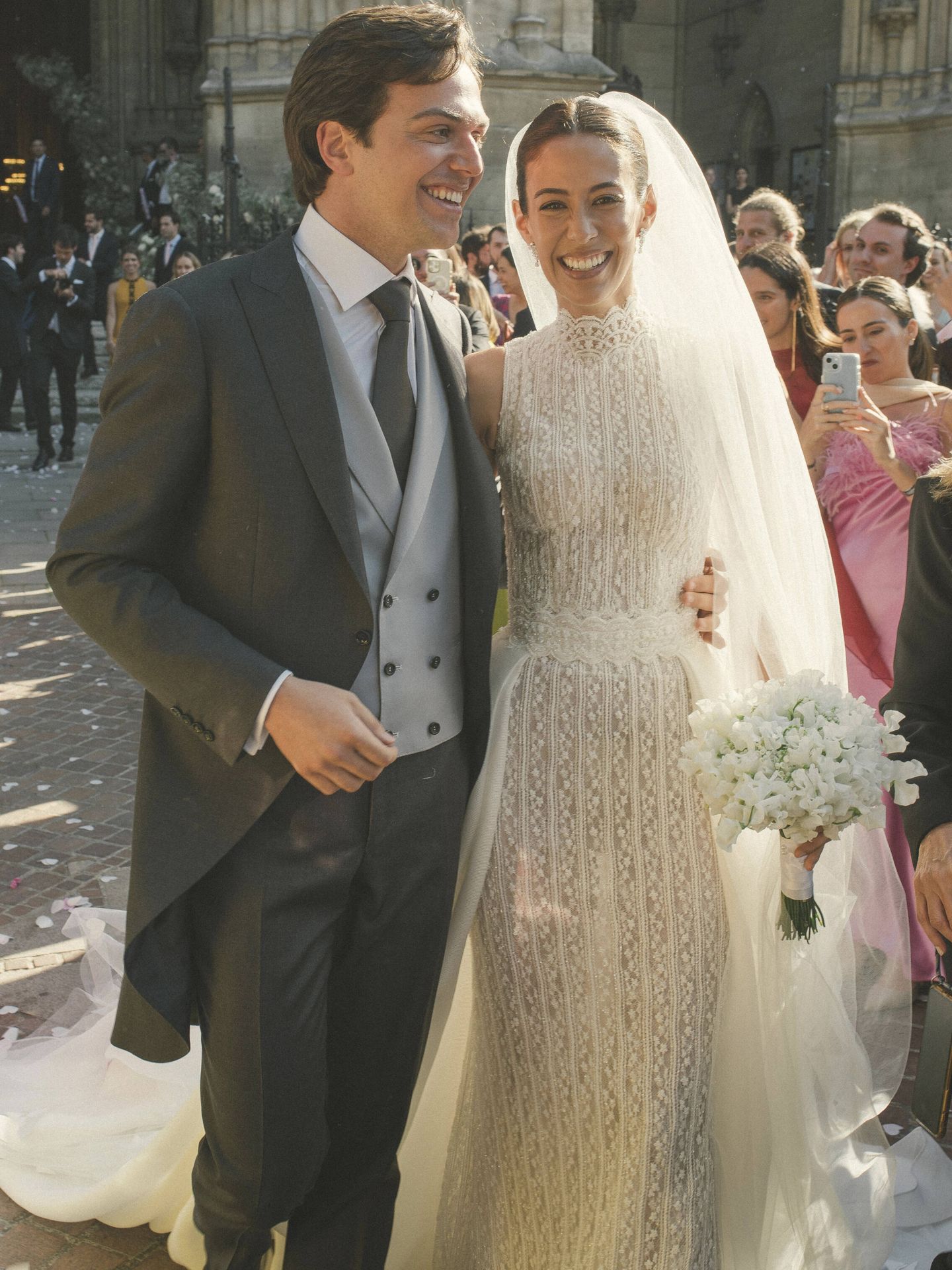 Diez vestidos de novia románticos de encaje y tul similares al de Carolina  Herrera que lució Tamara Falcó