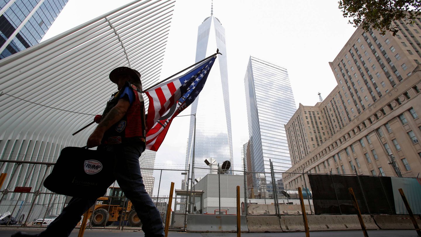 Un hombre a su llegada al complejo del World Trade Center en el 15º aniversario de los ataques del 11-S. (Reuters)