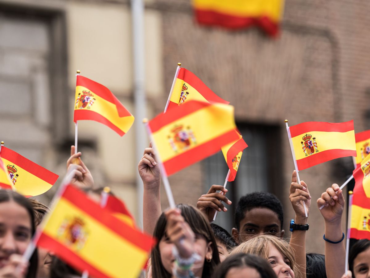 Foto: Banderas de España en el X aniversario de la proclamación del rey Felipe VI. (Europa Press/Diego Radamés)