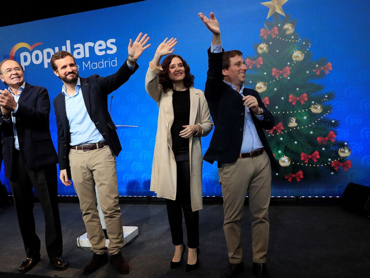 Foto: García-Escudero, Casado, Ayuso y Almeida, en el último acto de Navidad del PP de Madrid, en 2019. (EFE/Fernando Alvarado)
