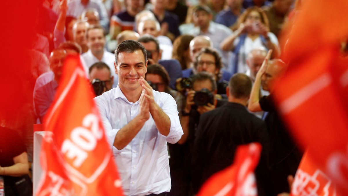 El bipartidismo arranca en Sevilla: el PSOE busca el voto "en masa" y el PP, la vía andaluza