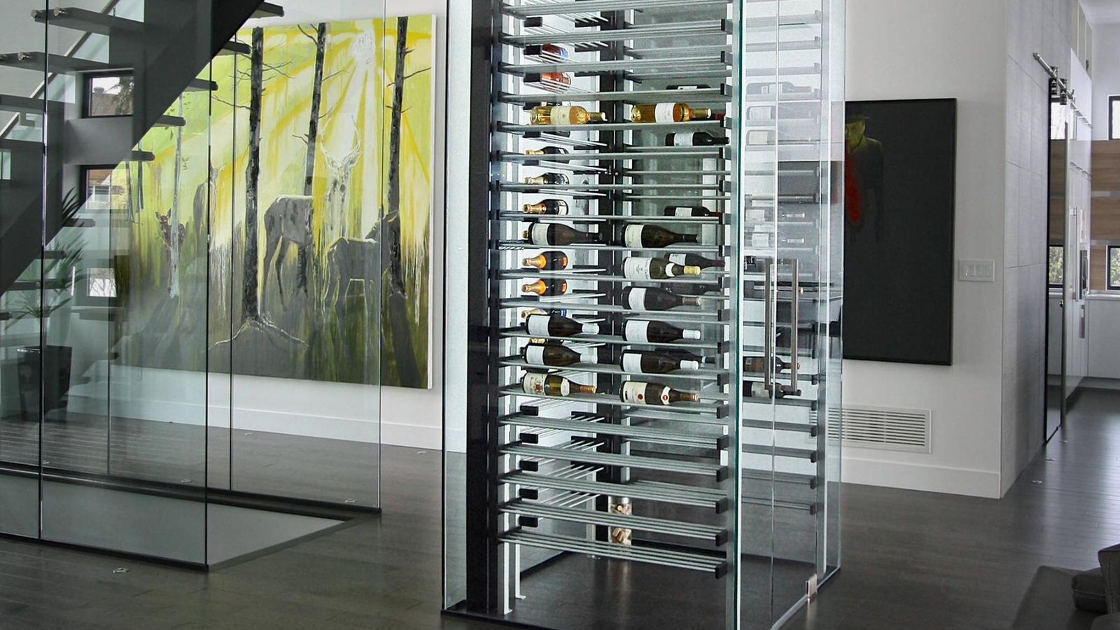 Foto: Bodega en una columna de cristal diseñada por Wine at Home