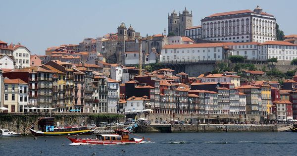 Foto: Vista del casco histórico de Oporto. 