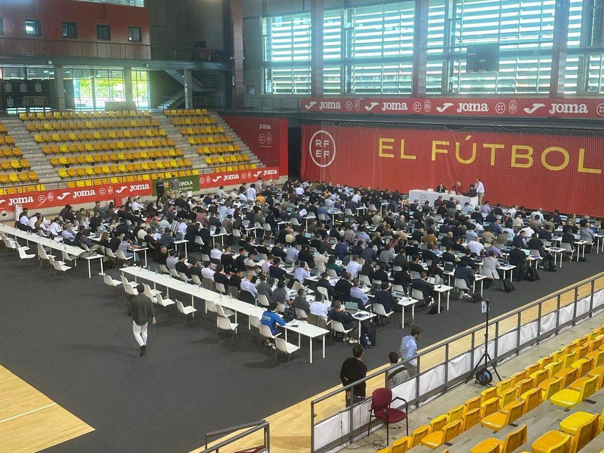 Foto: Examen de los agentes FIFA en la Ciudad del Fútbol de la RFEF.