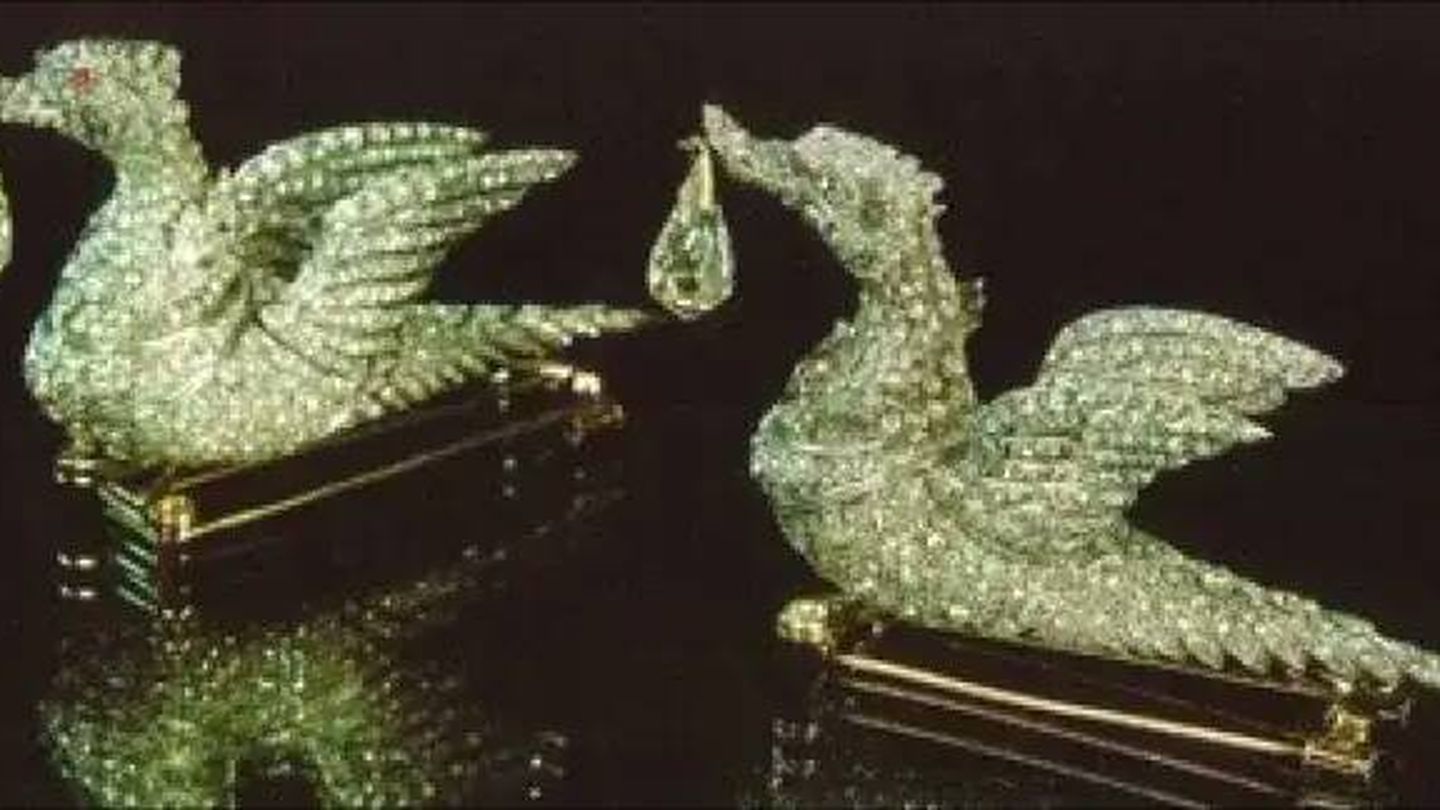  Los broches de cisne de Fabergé. (Thai Royal Office)