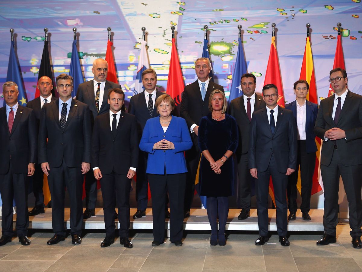 Foto: Foto de familia de la Conferencia de los Balcanes Occidentes, celebrada en Berlín. (Reuters)