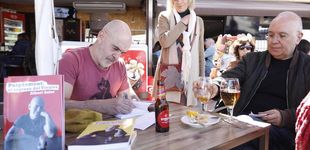 Post de El otro Sant Jordi: el escritor vetado por los independentistas que ha tenido que firmar su libro en un bar
