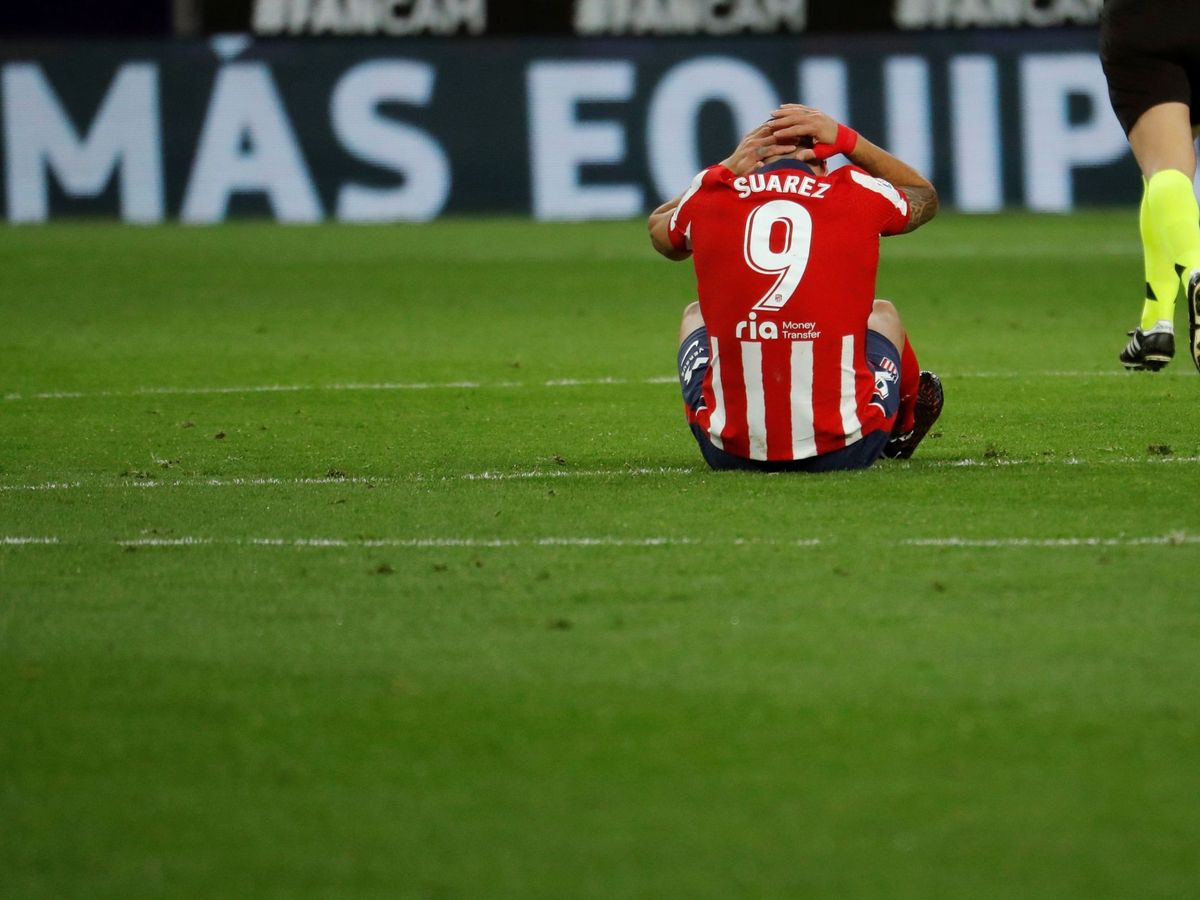 Foto: Suárez se duele de un golpe en un partido reciente. (EFE)