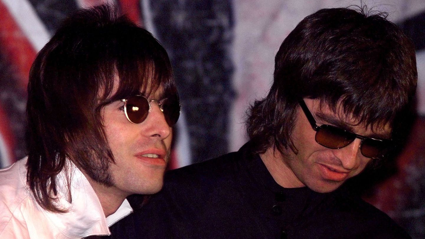 Liam y Noel Gallagher cuando eran Oasis. (Reuters/Dylan Martinez)