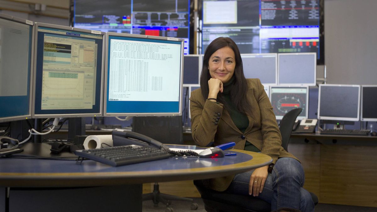 Del CERN a superventas: la española que arrasa con sus novelas de física para jóvenes