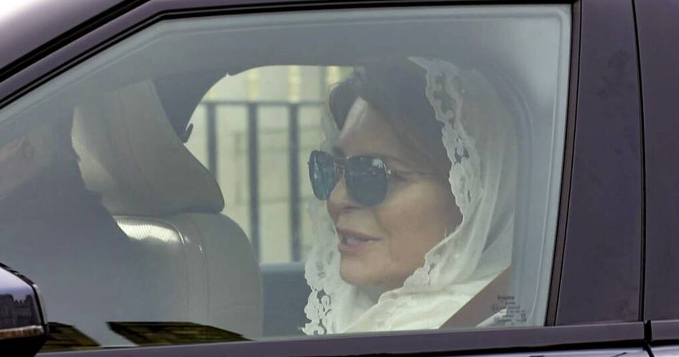La reina Noor de Jordania, una de las primeras invitadas en llegar. (Gtres)