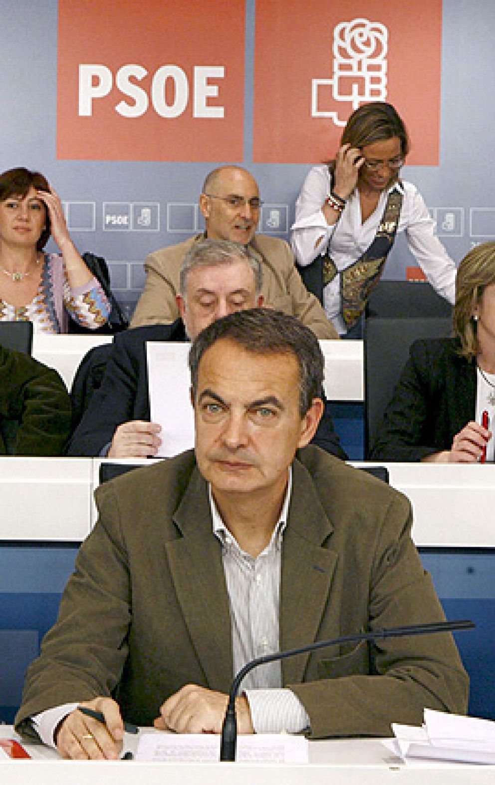 Foto: Zapatero acusa a Mayor Oreja de haber alejado a España del corazón de Europa