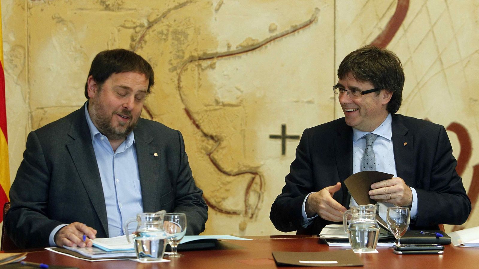 Foto: El presidente de la Generalitat, Carles Puigdemont (d), y el vicepresidente del Gobierno, Oriol Junqueras. (EFE)