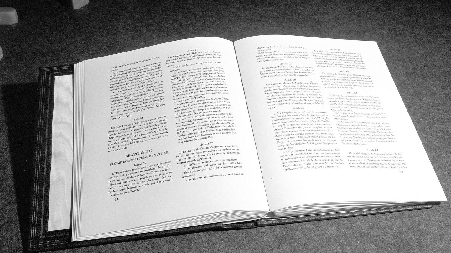 Fotografía cedida por la ONU donde aparece un libro con la Carta de las Naciones Unidas. (EFE)
