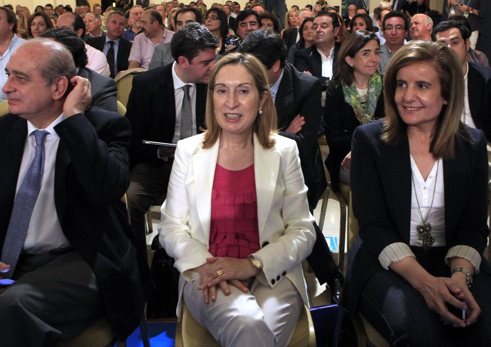 Foto: Los ministros de Interior, Jorge Fernández Díaz, y de Fomento, Ana Pastor (Efe)