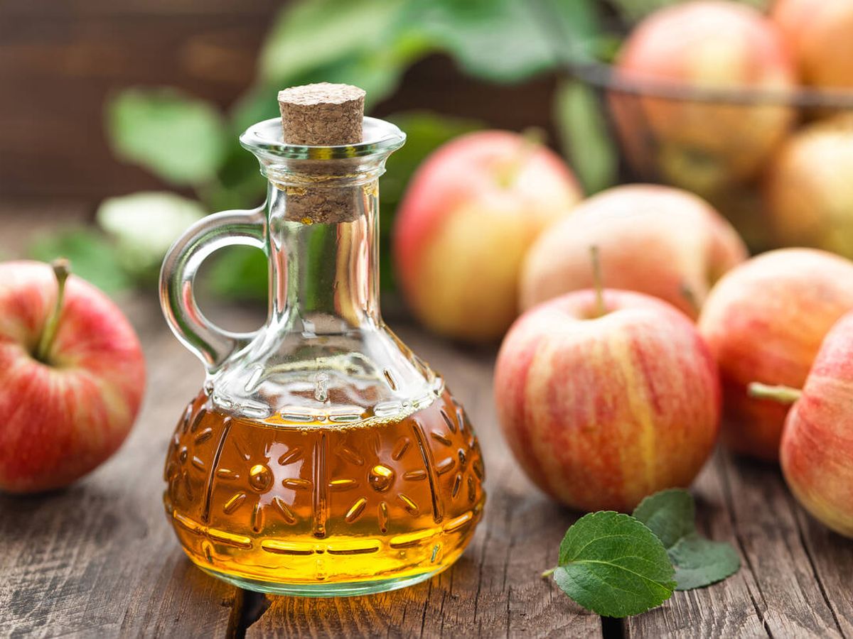 Foto: Todo sobre el vinagre de manzana: para qué sirve y a qué hora tomarlo. (iStock)