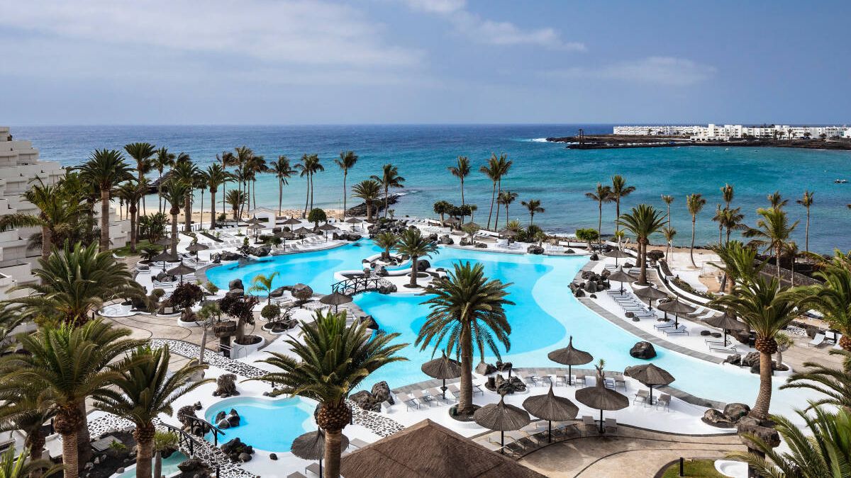 Bienvenidos a Paradisus Salinas: 1.800 m² de piscina y jardines tropicales en Lanzarote