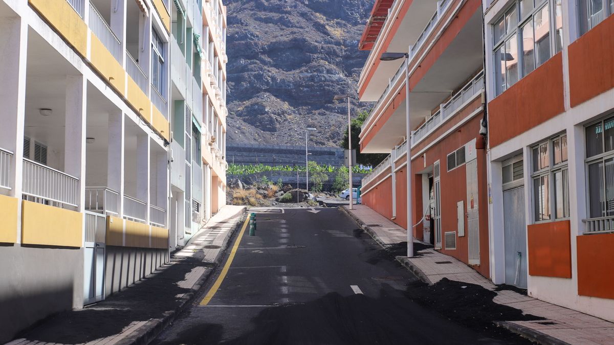 Un código QR para volver a casa, el drama vecinal en Puerto Naos y La Bombilla: "Quiero entrar"