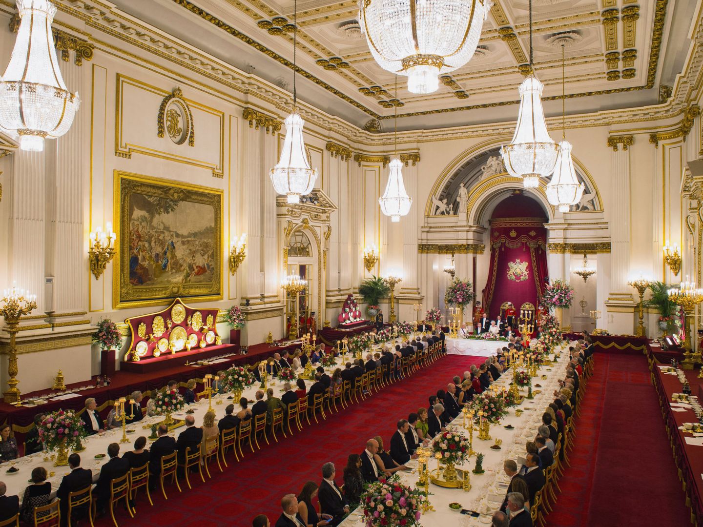 Cena de gala en Buckingham en honor a los Reyes de España, Felipe y Letizia. (Reuters/Dominic Lipinski)