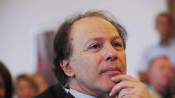 El Ministerio de Cultura adquiere por 500.000 euros el archivo personal del escritor Javier Marías para la Biblioteca Nacional