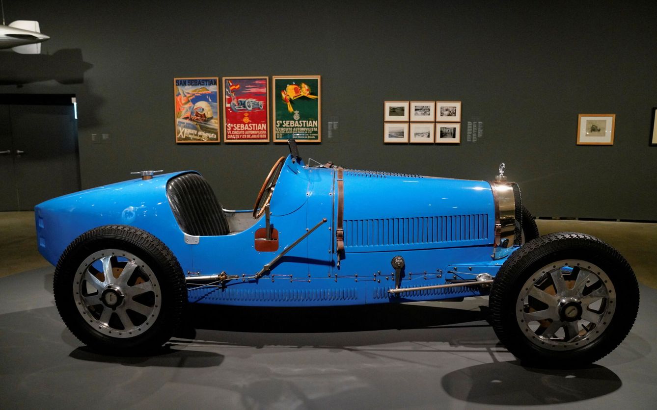 El Bugatti, en la exposición del Guggenheim. (Reuters/Vincent West) 