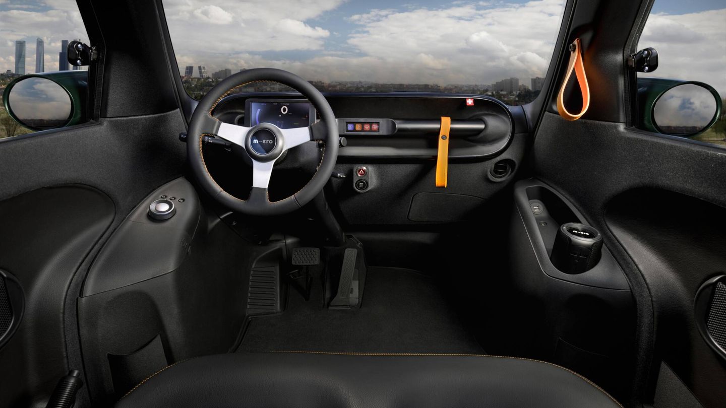 El equipamiento del Microlino, al que se accede por el frontal, no incluye ningún airbag.