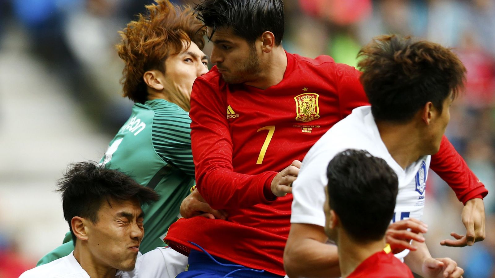 Foto: Morata, en el momento de marcar el primero de sus dos goles a Corea del Sur. (Reuters)