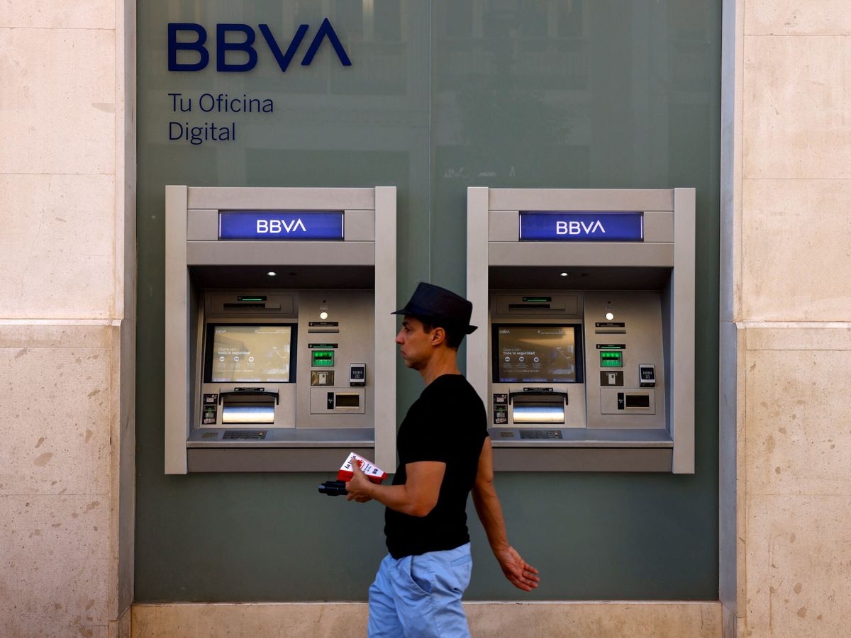 Foto: Cajeros automáticos del banco BBVA. (Reuters/Jon Nazca)