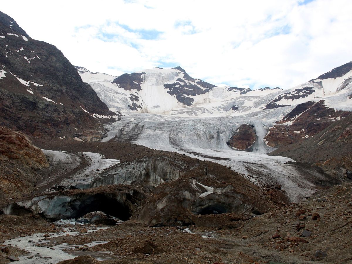 Foto: El deshielo de un glaciar revela un escondite de la Primera Guerra Mundial (EFE)