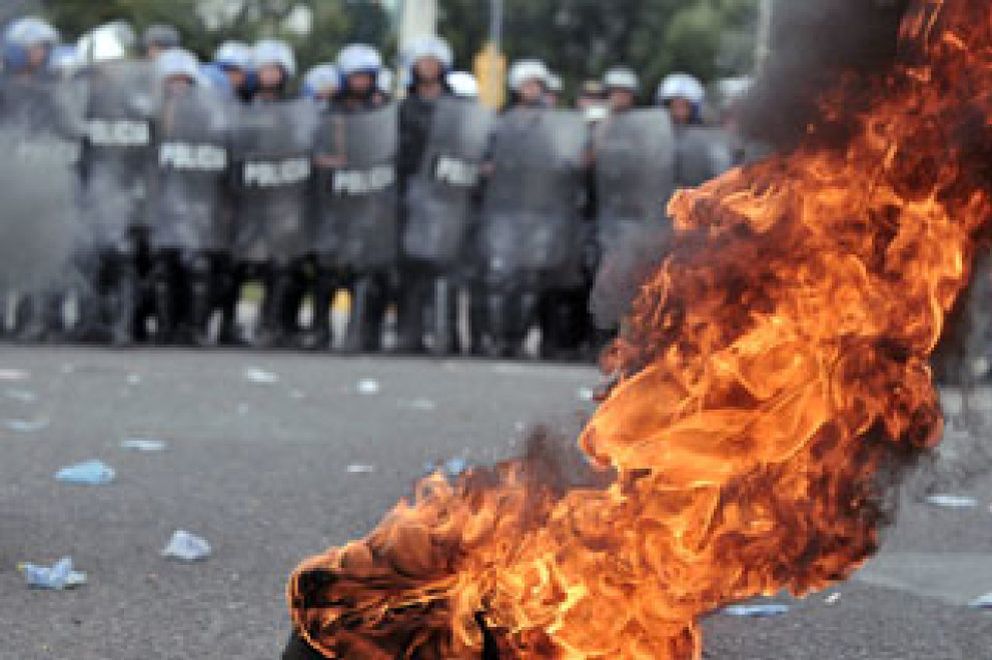 Foto: El Gobierno de Micheletti decreta el toque de queda en Tegucigalpa por los graves disturbios
