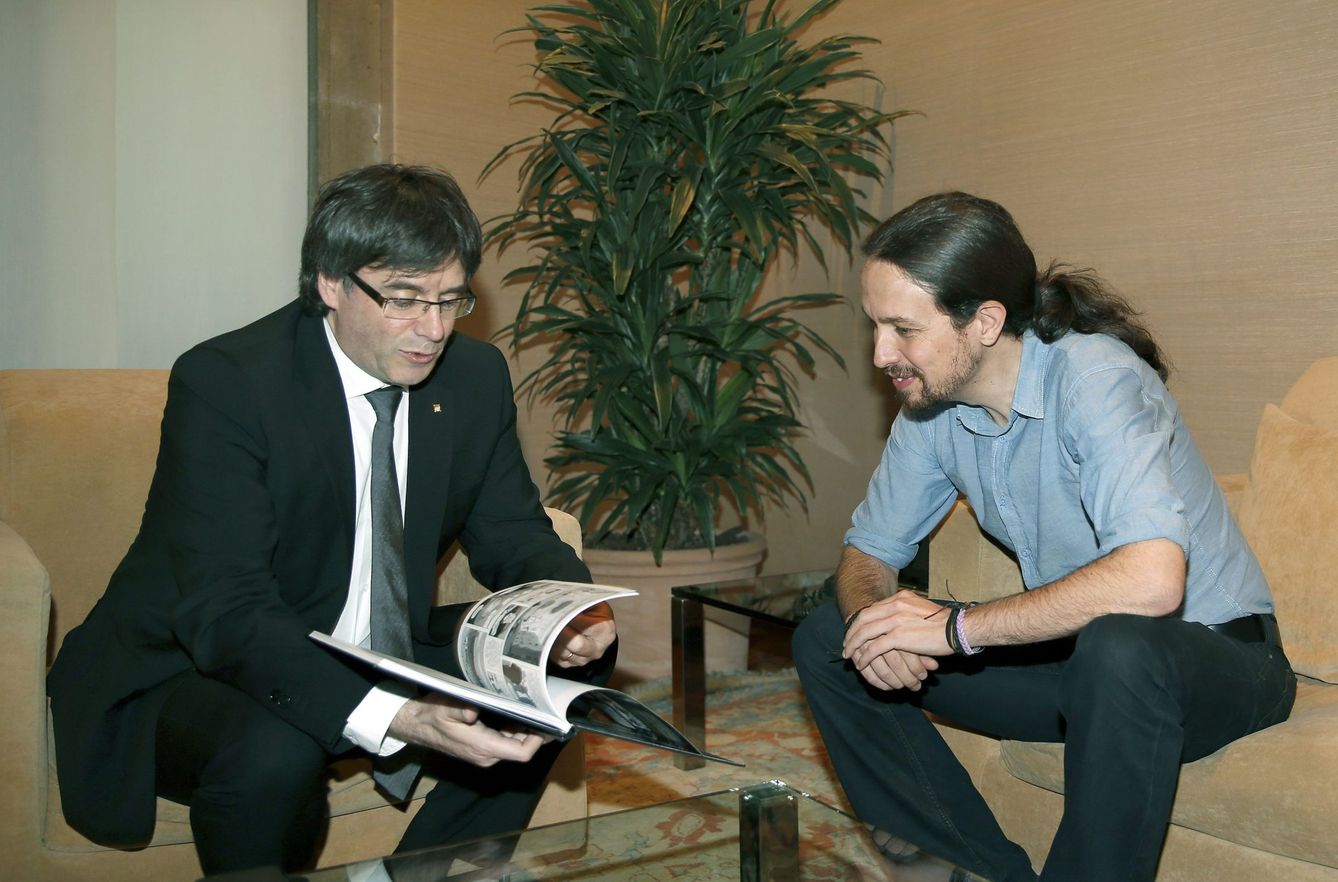 Carles Puigdemont, en un encuentro con Pablo Iglesias. (EFE)