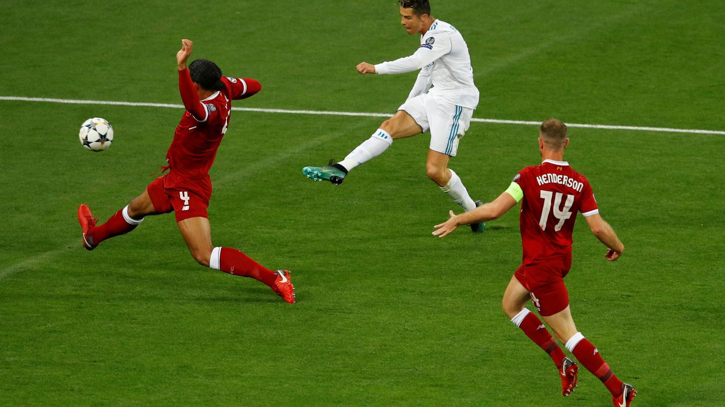 El primer disparo de Cristiano Ronaldo. (Reuters)